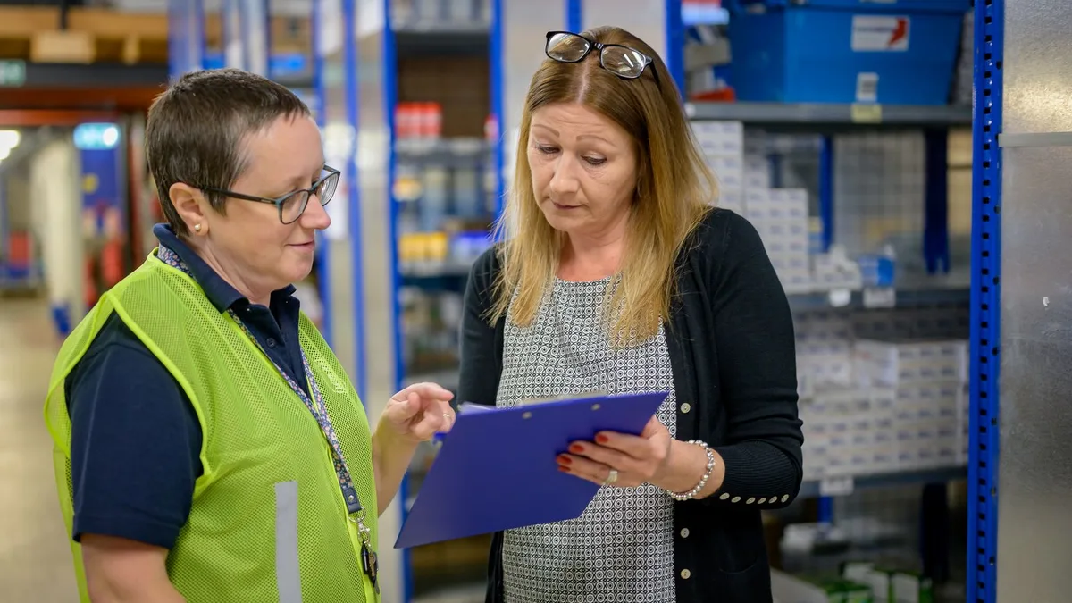 So prüfen Sie einen ausländischen Lieferanten — Eine praktische Schritt-für-Schritt-Checkliste, um einen ausländischen Lieferanten vor der Verpflichtung zu prüfen.